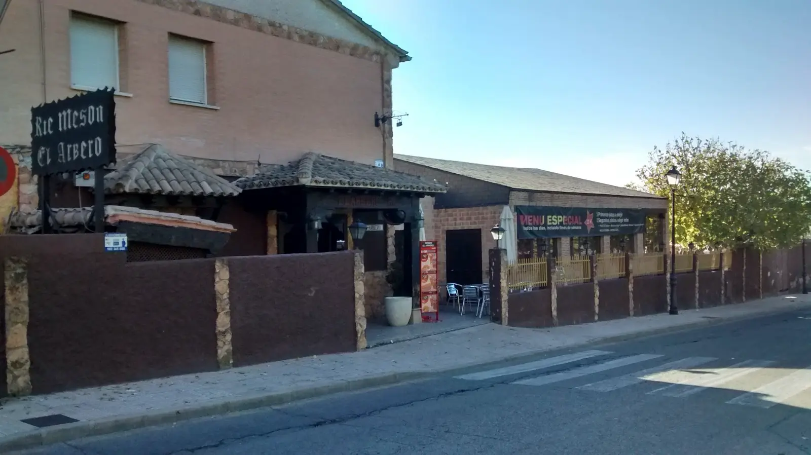 Fachada Del Meson El Arbero