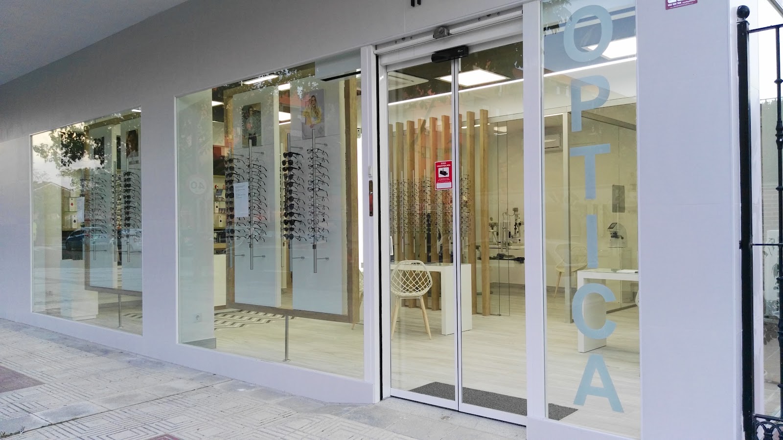 Gabinete Óptico AROCA