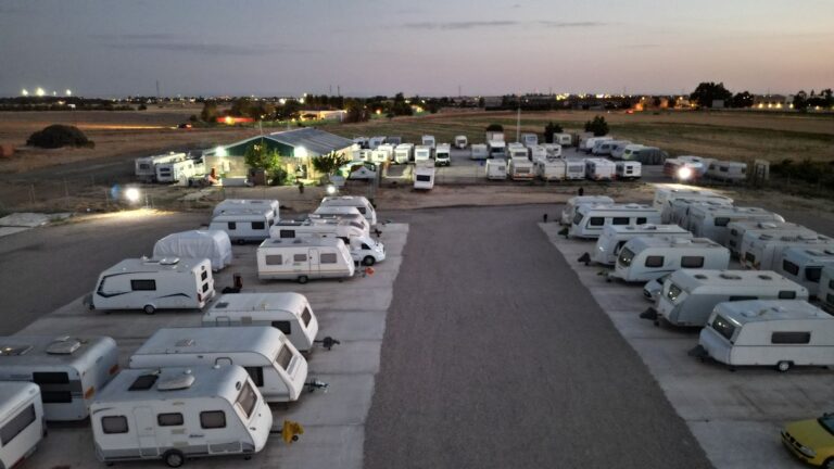 Parking caravanas y autocaravanas Carranque S L